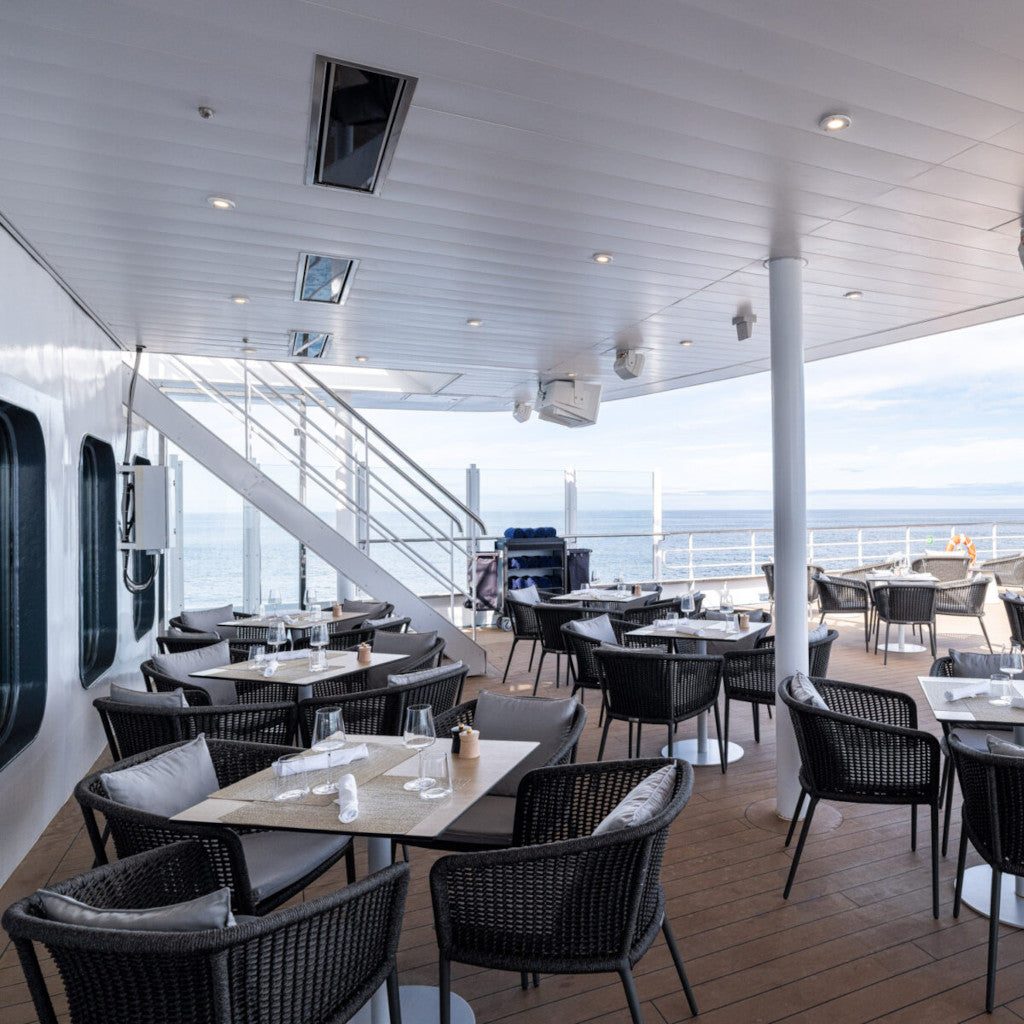 Bromic Heating 33" Platinum Smart-Heat Electric Marine Outdoor Patio Heater 2300W 208V Black | BH0320023